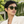 Load image into Gallery viewer, Femme portant les lunettes de soleil Feijoa
