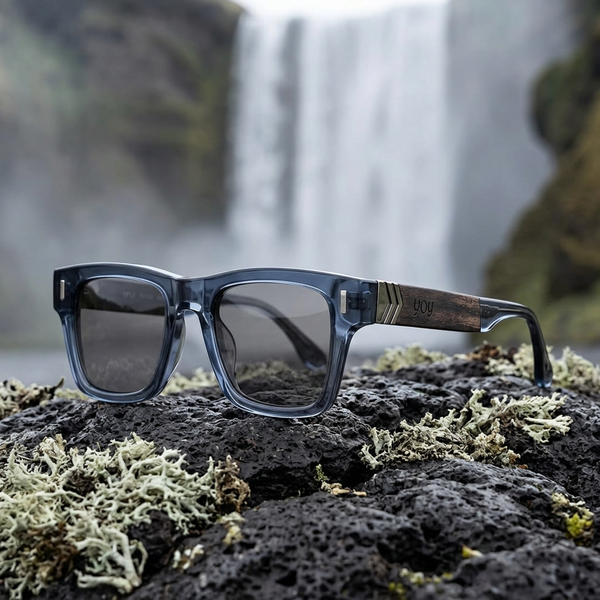Lunettes Reykjavik sur une roche volcanique dans un paysage islandais