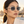 Load image into Gallery viewer, Femme portant les lunettes de soleil Pêche

