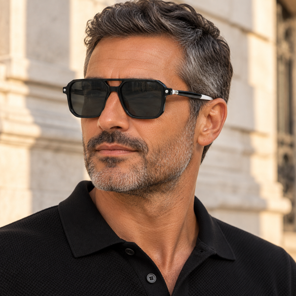 Homme portant les lunettes Aronia aviateur noires