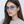 Bild in Galerie hochladen, Femme portant les lunettes Quetsche à verres bleu ciel transparents
