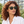 Load image into Gallery viewer, Femme portant les lunettes de soleil Combava
