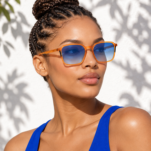 Femme portant les lunettes Argouse orange avec verres bleus