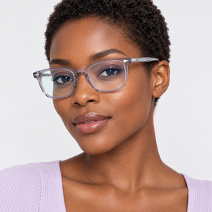 Femme portant les lunettes Longane aux verres transparents