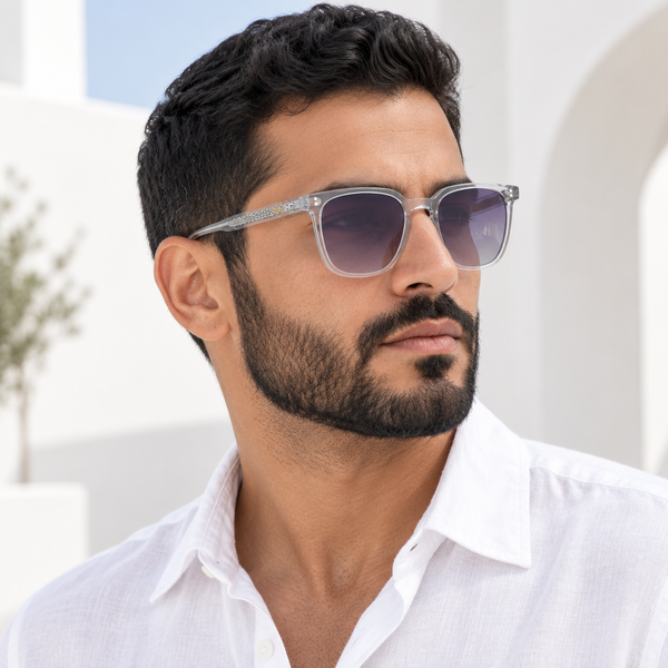 Homme portant les lunettes Chasselas en acétate cristal transparent